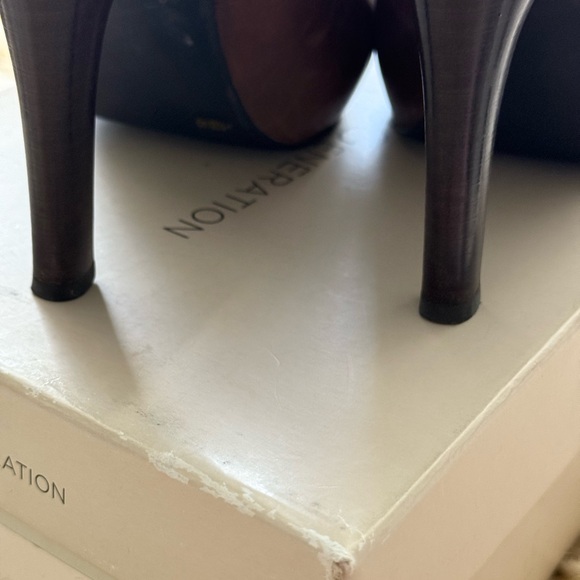 BCBG COCO brown pump, lightly worn. - Picture 3 of 3